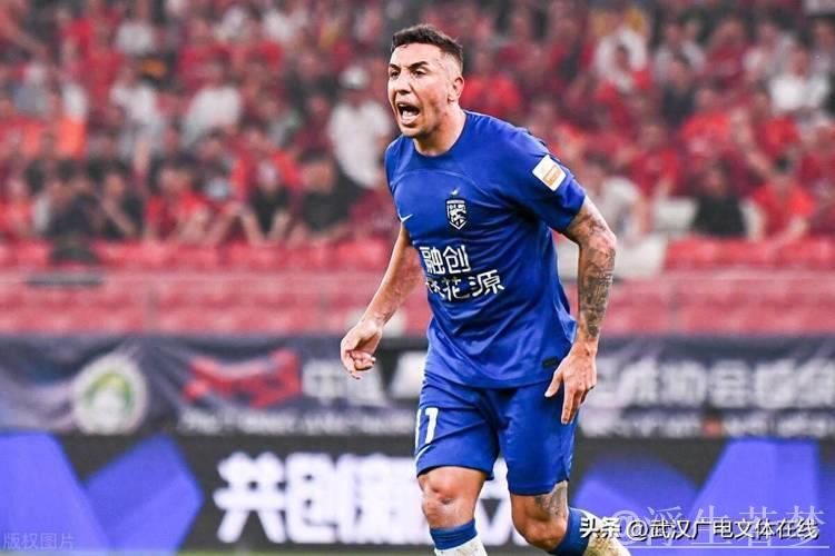 戴维森前场抢断助攻 阿齐兹从容建功 戴维森前场抢断助攻 阿齐兹从容建功